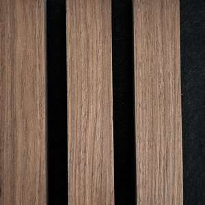 Monster van een premium akoestisch paneel in gerookt eikenfineer, 150 x 120 mm