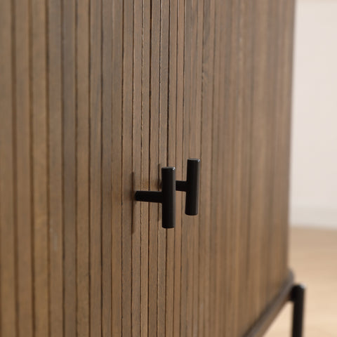 Florence jaloeziekast met lamellen in gerookt eikenhout 160x45x75 cm