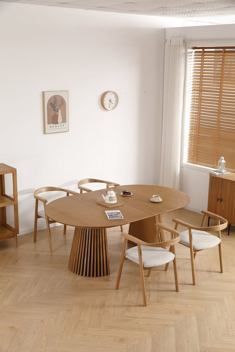 Jocelyn eetkamerstoel in eiken met beige stoffen zitting