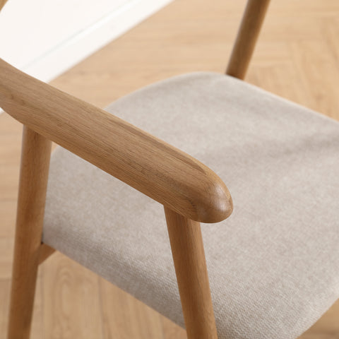 Jocelyn eetkamerstoel in eiken met beige stoffen zitting