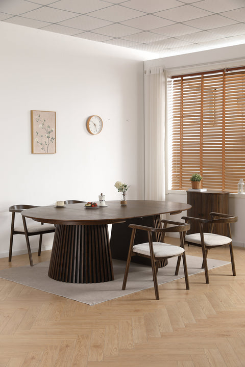 Jocelyn eetkamerstoel in gerookt eiken met beige stoffen zitting