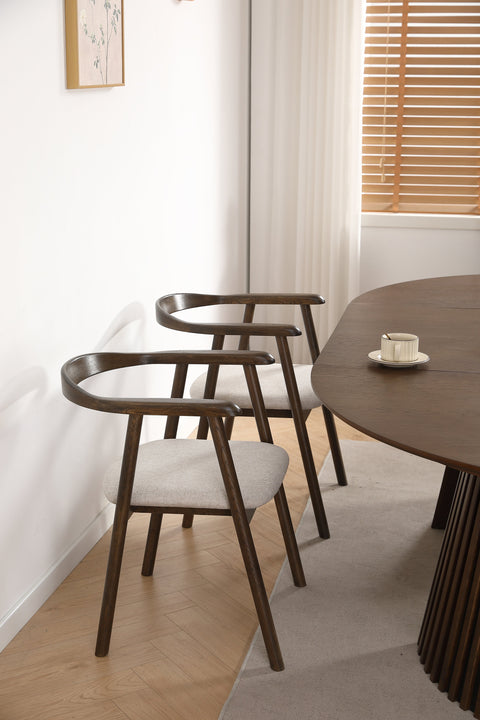 Jocelyn eetkamerstoel in gerookt eiken met beige stoffen zitting